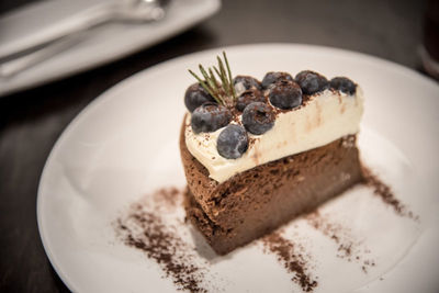 精致餐后甜點 奶酪蛋糕配藍莓的藝術攝影